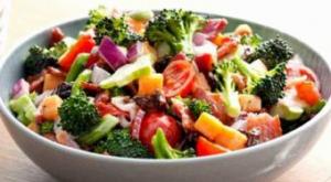 Салат из брокколи и цветной капусты: рецепт